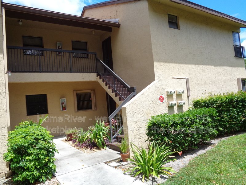 Enjoy lovely lake Views From Your Screened-in Balcony! property image