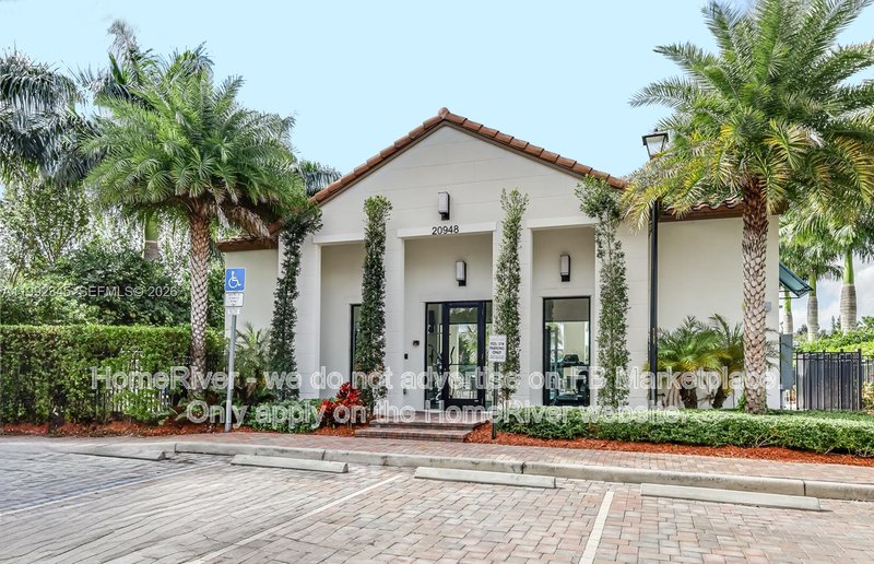 Pristine Gated Chapel Grove Contemporary 3 Bedroom 2.5 Modern Bath! property image