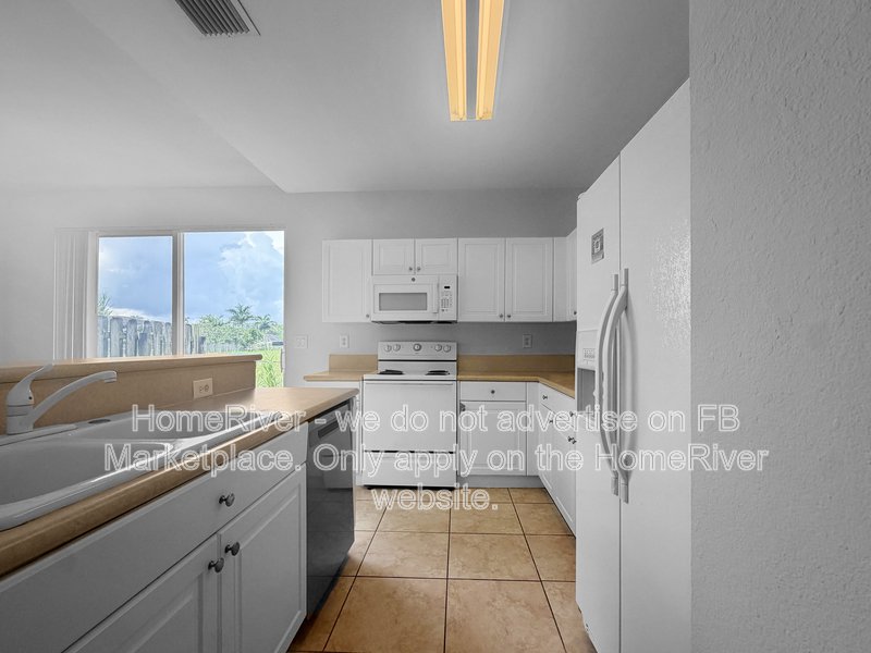 6-Month Lease on Beautiful 3BR/3BA Gated Townhome property image